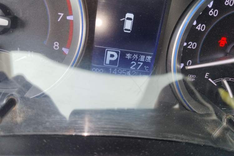 Used Toyota Highlander 2015 2.0T Four-Wheel Drive Luxury Edition 7-Seater Odometer Close Up
