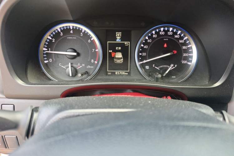 Used Toyota Highlander 2015 2.0T Four-Wheel Drive Ultimate Edition 7-Seater Odometer Close Up