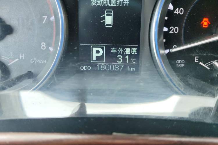 Used Toyota Highlander 2015 2.0T Four-Wheel Drive Luxury Edition 7-Seater Odometer Close Up