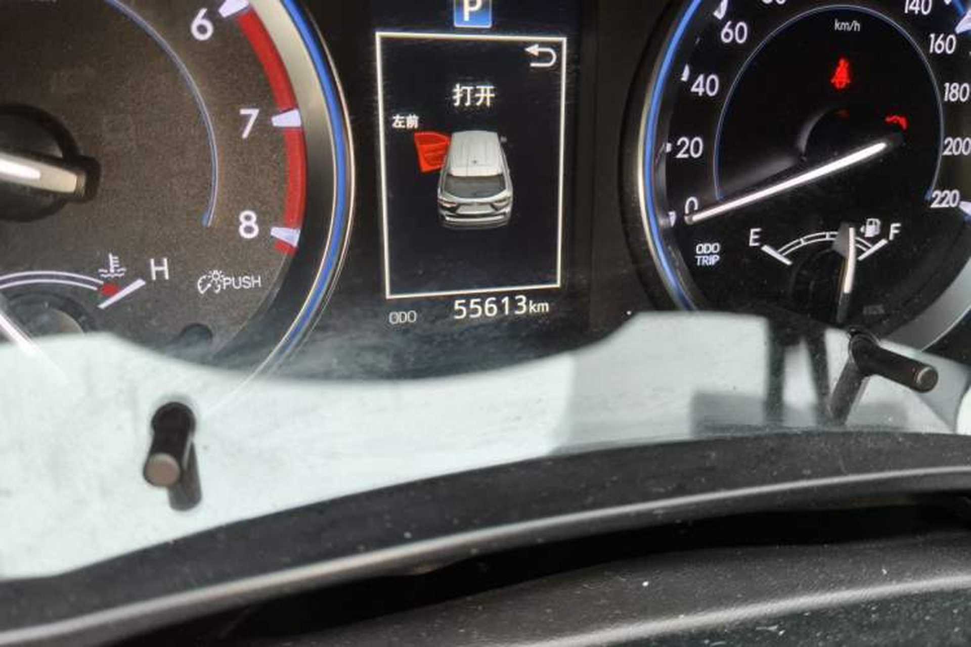 Used Toyota Highlander 2015 2.0T Four-Wheel Drive Ultimate Edition 7-Seater Odometer Close Up