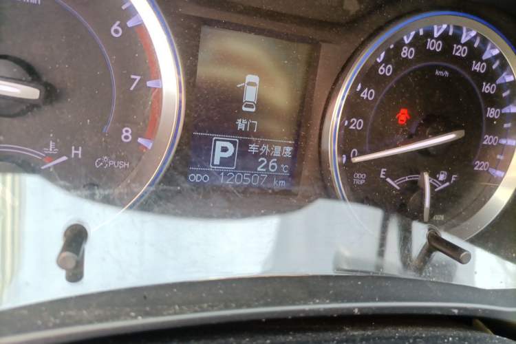 Used Toyota Highlander 2015 2.0T Four-Wheel Drive Luxury Edition 7-Seater Odometer Close Up
