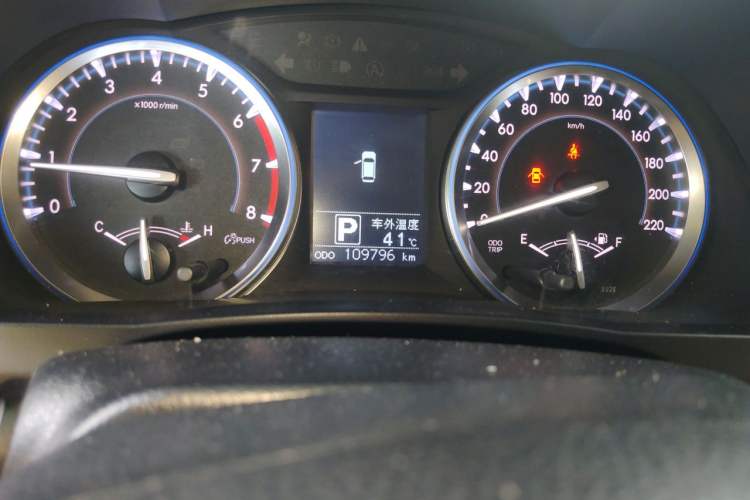 Used Toyota Highlander 2015 2.0T Four-Wheel Drive Luxury Edition 7-Seater Odometer Close Up