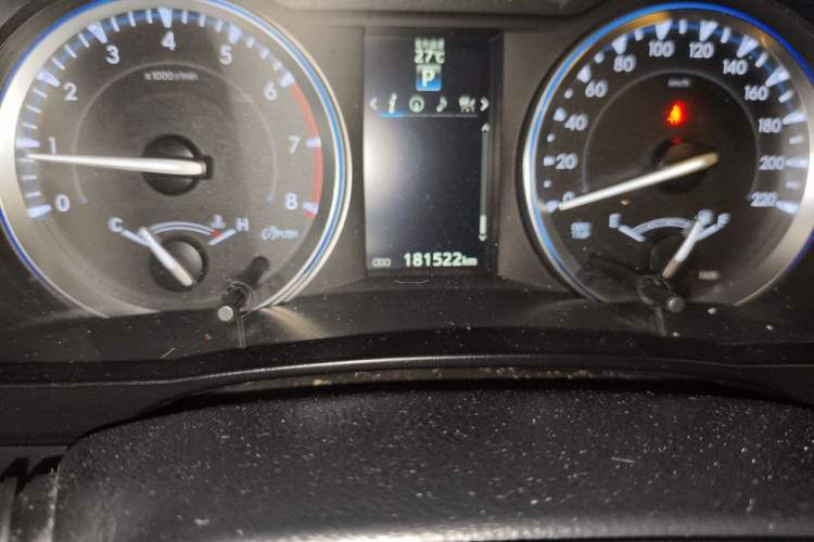 Used Toyota Highlander 2015 2.0T Four-Wheel Drive Ultimate Edition 7-Seater Odometer Close Up