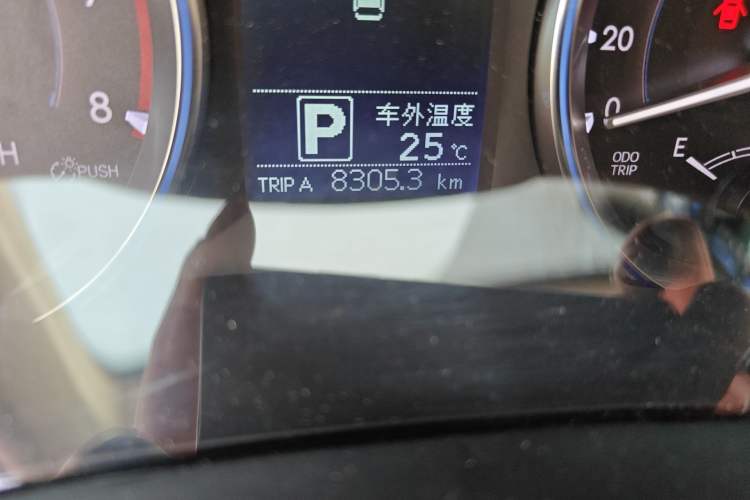 Used Toyota Highlander 2015 2.0T Four-Wheel Drive Luxury Edition 7-Seater Odometer Close Up