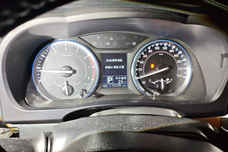Used Toyota Highlander 2015 2.0T Four-Wheel Drive Luxury Edition 7-Seater Odometer Close Up