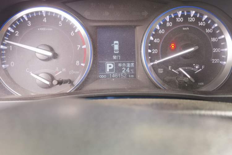 Used Toyota Highlander 2015 2.0T Four-Wheel Drive Luxury Edition 7-Seater Odometer Close Up