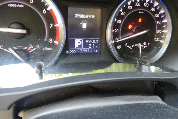 Used Toyota Highlander 2015 2.0T Four-Wheel Drive Luxury Edition 7-Seater Odometer Close Up