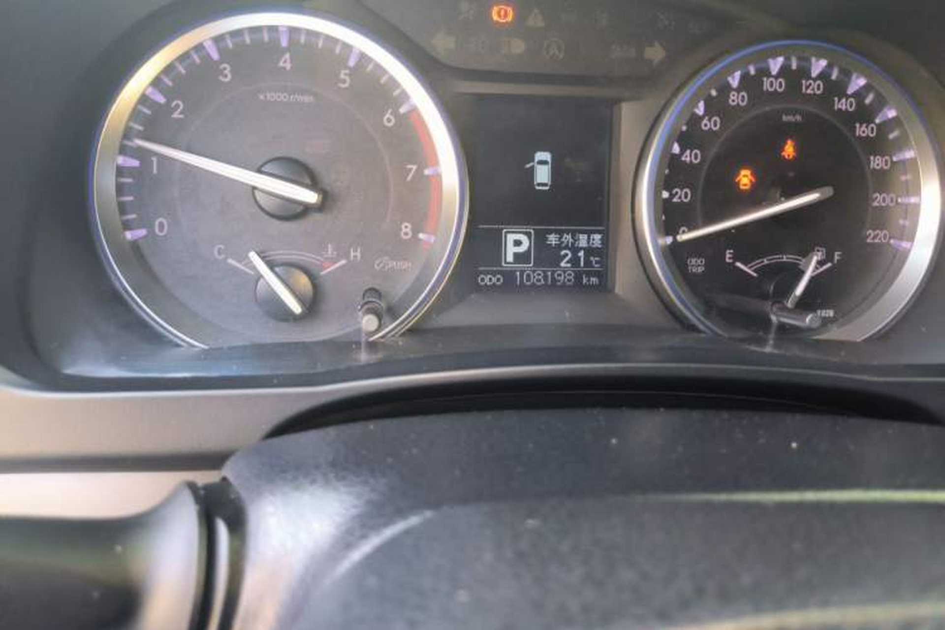 Used Toyota Highlander 2015 2.0T Four-Wheel Drive Luxury Edition 7-Seater Odometer Close Up