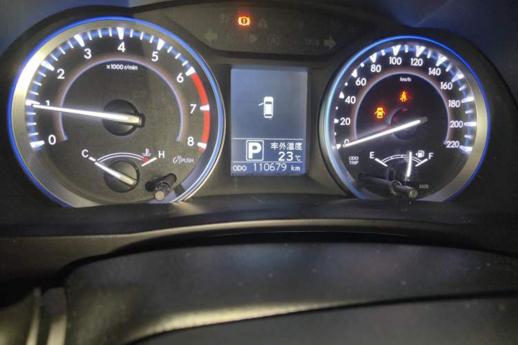 Used Toyota Highlander 2015 2.0T Four-Wheel Drive Luxury Edition 7-Seater Odometer Close Up