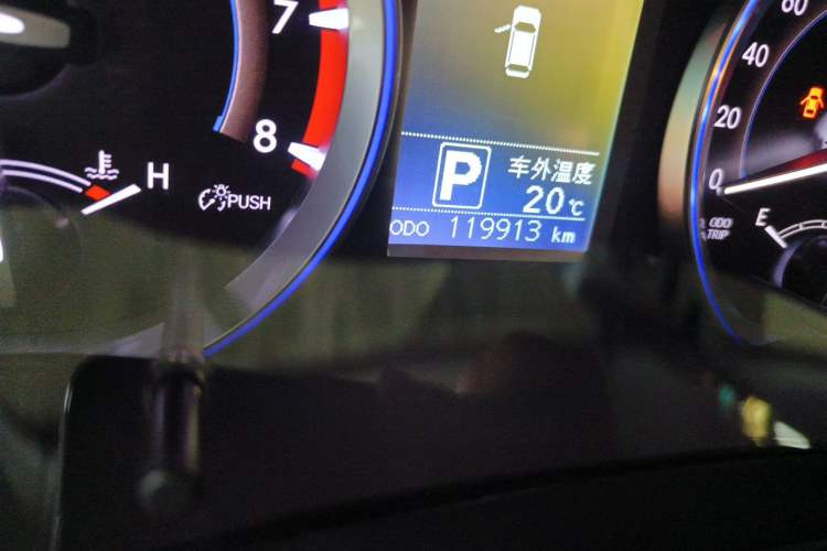Used Toyota Highlander 2015 2.0T Four-Wheel Drive Luxury Edition 7-Seater Odometer Close Up