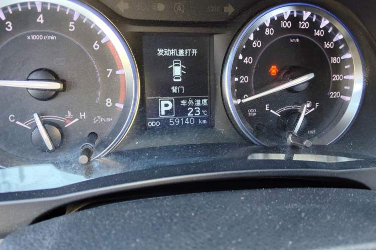 Used Toyota Highlander 2015 2.0T Four-Wheel Drive Luxury Edition 7-Seater Odometer Close Up