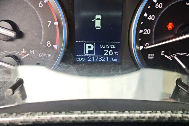 Used Toyota Highlander 2015 2.0T Four-Wheel Drive Luxury Edition 7-Seater Odometer Close Up