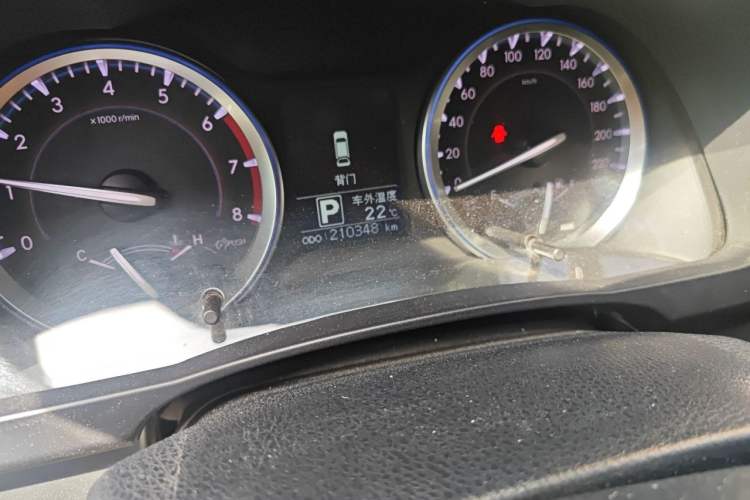 Used Toyota Highlander 2015 2.0T Four-Wheel Drive Luxury Edition 7-Seater Odometer Close Up