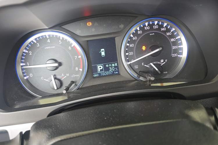 Used Toyota Highlander 2015 2.0T Two-Wheel Drive Luxury Edition 7 Seats Odometer Close Up