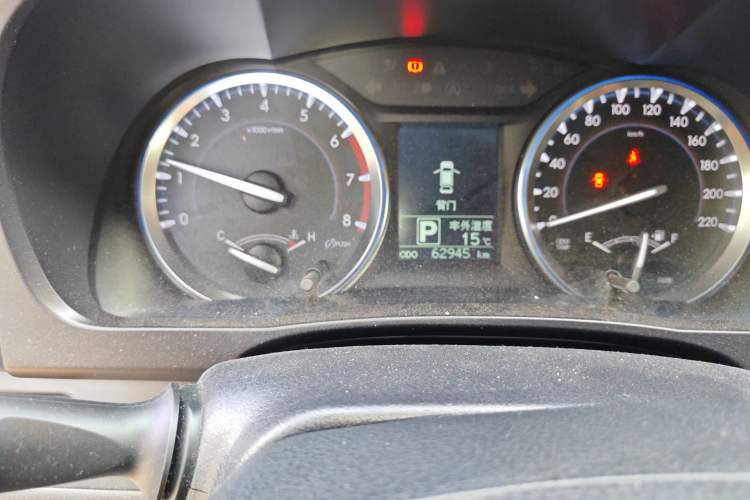 Used Toyota Highlander 2015 2.0T Four-Wheel Drive Luxury Edition 7-Seater Odometer Close Up