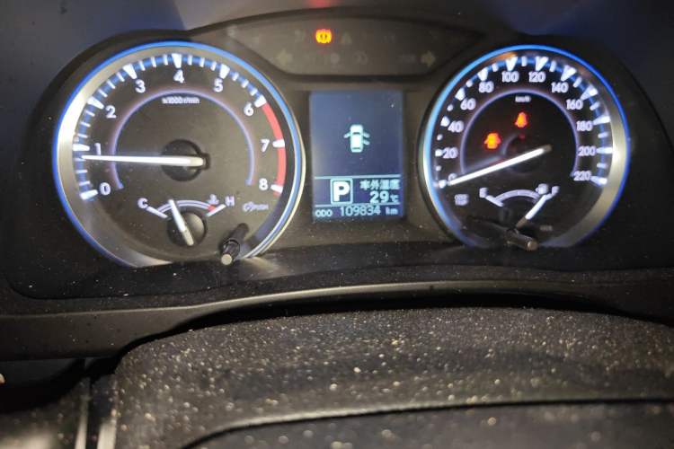 Used Toyota Highlander 2015 2.0T Four-Wheel Drive Luxury Edition 7-Seater Odometer Close Up