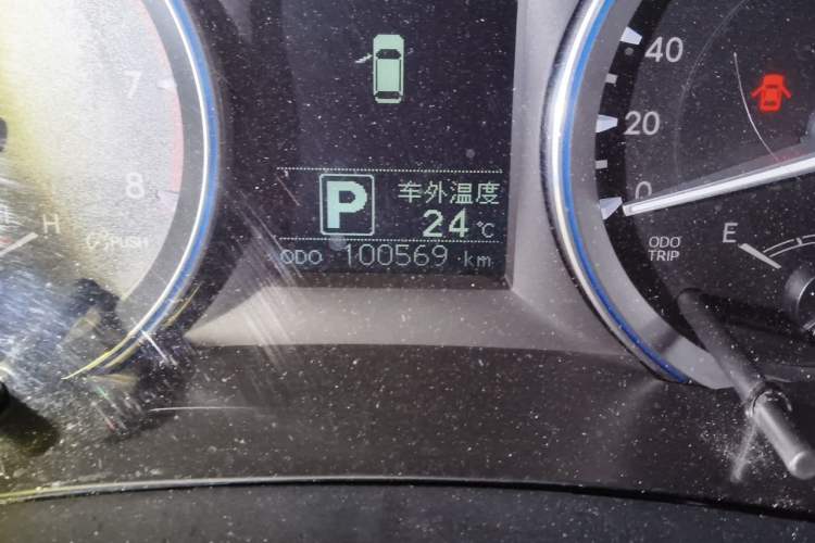 Used Toyota Highlander 2015 2.0T Four-Wheel Drive Luxury Edition 7-Seater Odometer Close Up