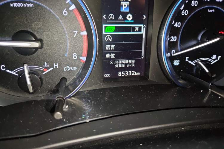Used Toyota Highlander 2015 2.0T Four-Wheel Drive Ultimate Edition 7-Seater Odometer Close Up