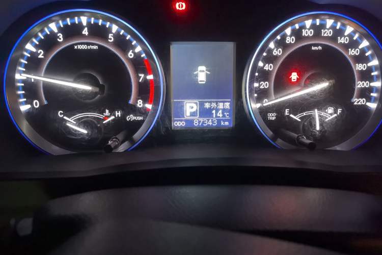 Used Toyota Highlander 2015 3.5L 4x4 Elite Edition 7-Seater Odometer Close Up
