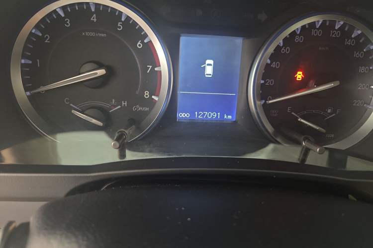 Used Toyota Highlander 2015 2.0T Four-Wheel Drive Luxury Edition 7-Seater Odometer Close Up