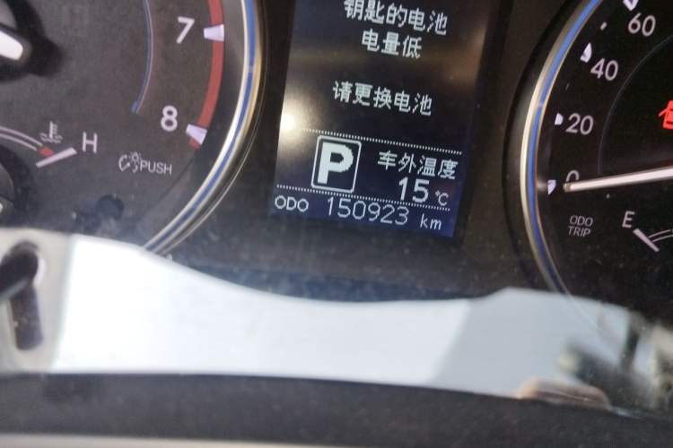 Used Toyota Highlander 2015 2.0T Four-Wheel Drive Luxury Edition 7-Seater Odometer Close Up