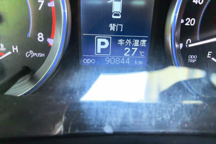 Used Toyota Highlander 2015 2.0T Four-Wheel Drive Luxury Edition 7-Seater Odometer Close Up