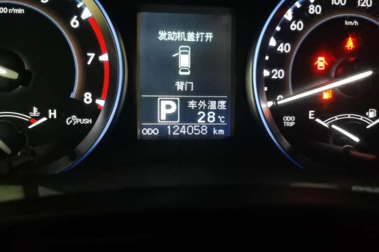Used Toyota Highlander 2015 2.0T Four-Wheel Drive Luxury Edition 7-Seater Odometer Close Up