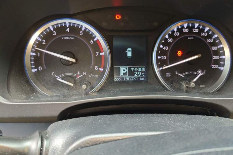 Used Toyota Highlander 2015 2.0T Four-Wheel Drive Luxury Edition 7-Seater Odometer Close Up