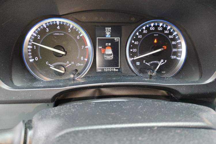 Used Toyota Highlander 2015 2.0T Four-Wheel Drive Ultimate Edition 7-Seater Odometer Close Up