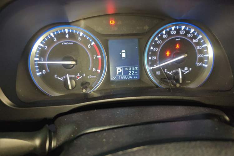 Used Toyota Highlander 2015 2.0T Two-Wheel Drive Luxury Edition 7 Seats Odometer Close Up