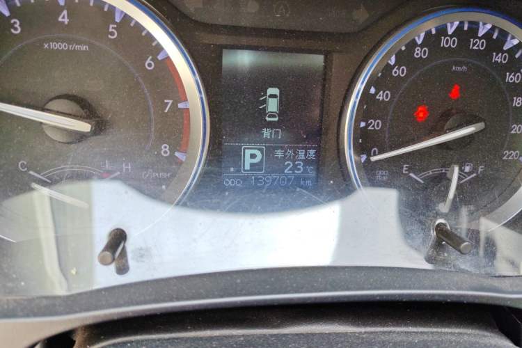 Used Toyota Highlander 2015 2.0T Four-Wheel Drive Luxury Edition 7-Seater Odometer Close Up