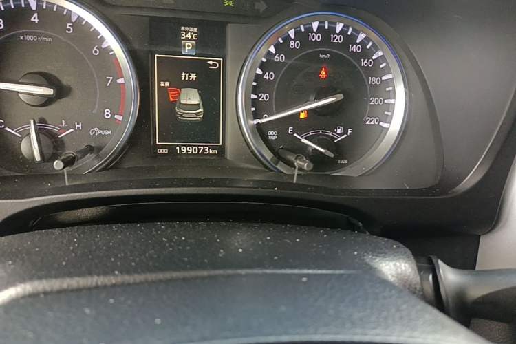 Used Toyota Highlander 2015 3.5L 4x4 Luxury Edition 7-seater Odometer Close Up