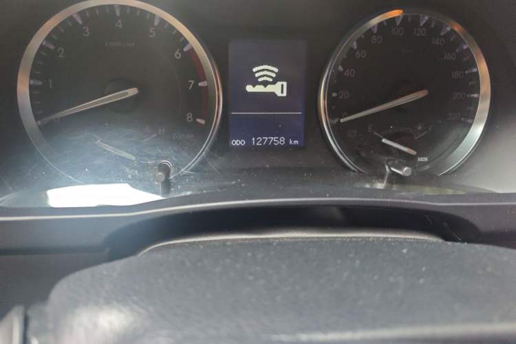 Used Toyota Highlander 2015 2.0T Two-Wheel Drive Luxury Edition 7 Seats Odometer Close Up