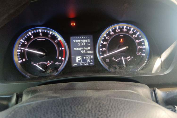Used Toyota Highlander 2015 2.0T Four-Wheel Drive Luxury Edition 7-Seater Odometer Close Up