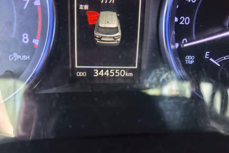 Used Toyota Highlander 2015 2.0T Four-Wheel Drive Luxury Edition 7-Seater Odometer Close Up