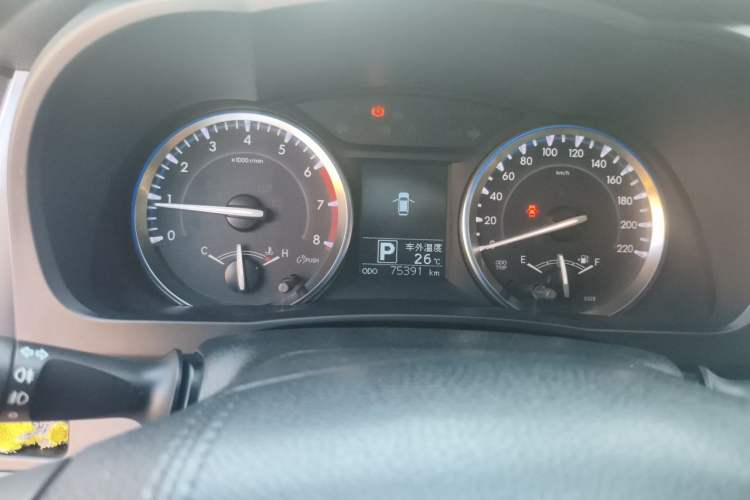 Used Toyota Highlander 2015 2.0T Four-Wheel Drive Luxury Edition 7-Seater Odometer Close Up