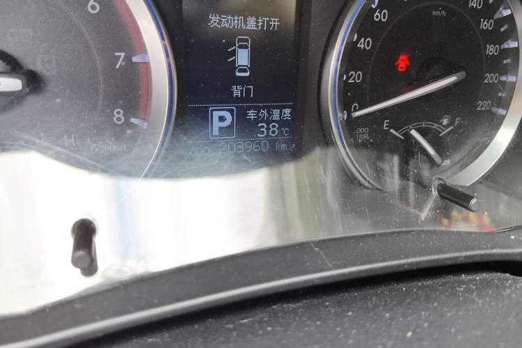 Used Toyota Highlander 2015 2.0T Four-Wheel Drive Luxury Edition 7-Seater Odometer Close Up