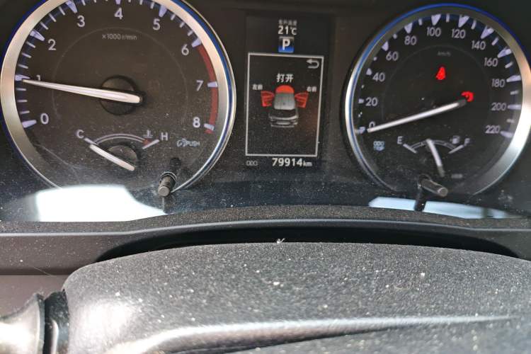 Used Toyota Highlander 2015 2.0T Four-Wheel Drive Ultimate Edition 7-Seater Odometer Close Up