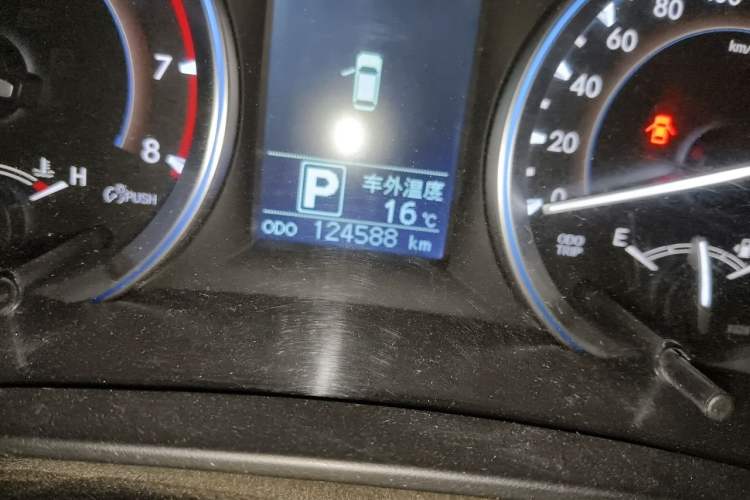 Used Toyota Highlander 2015 2.0T Four-Wheel Drive Luxury Edition 7-Seater Odometer Close Up