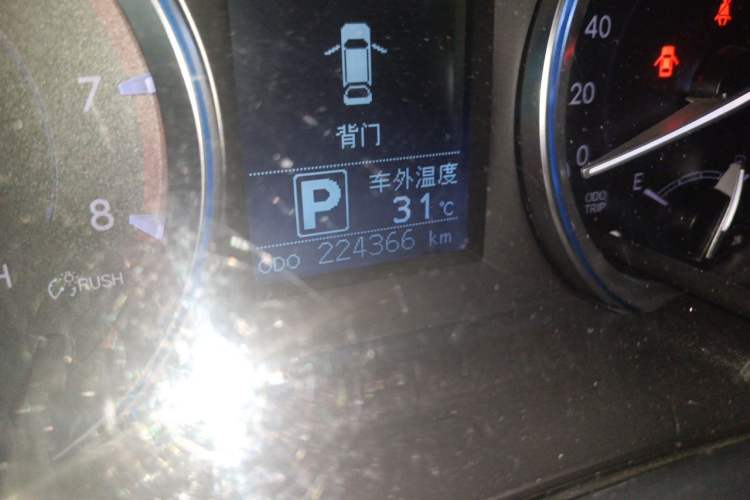 Used Toyota Highlander 2015 2.0T Four-Wheel Drive Luxury Edition 7-Seater Odometer Close Up