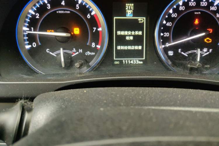 Used Toyota Highlander 2015 2.0T Four-Wheel Drive Ultimate Edition 7-Seater Odometer Close Up