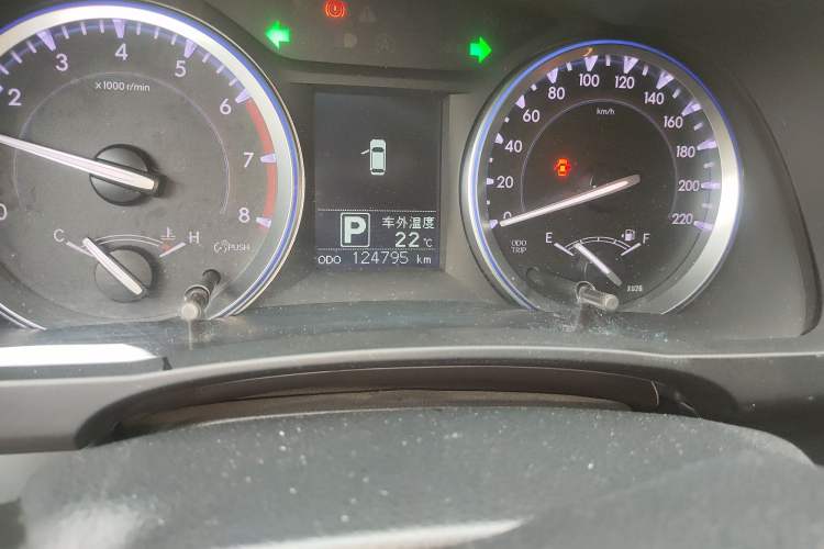 Used Toyota Highlander 2015 2.0T Four-Wheel Drive Luxury Edition 7-Seater Odometer Close Up