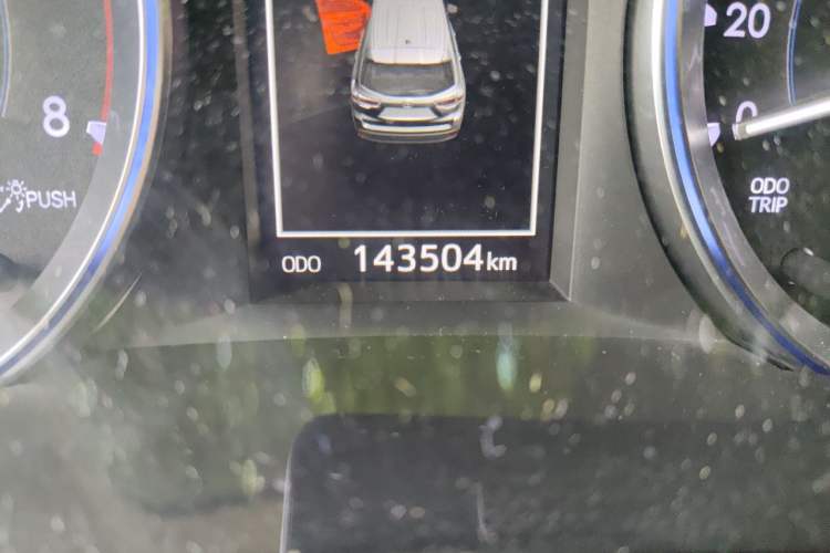Used Toyota Highlander 2015 2.0T Four-Wheel Drive Ultimate Edition 7-Seater Odometer Close Up