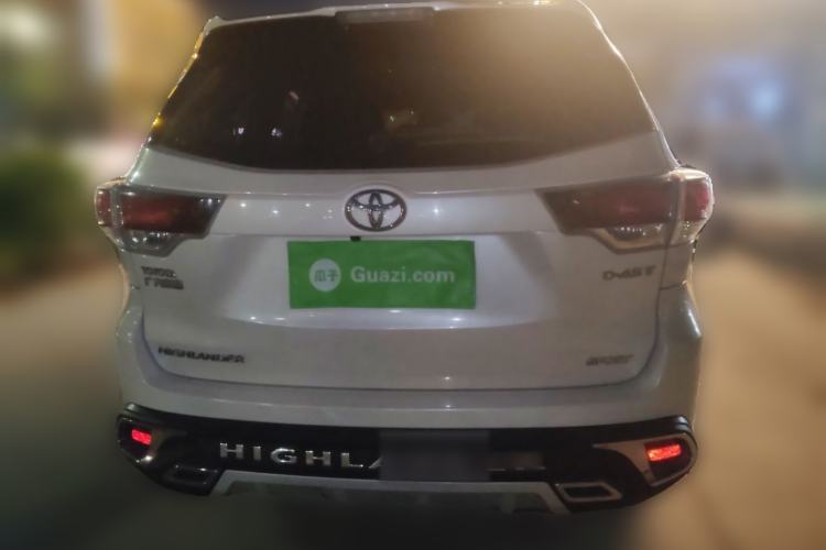 Used Toyota Highlander 2015 2.0T Two-Wheel Drive Luxury Edition 7 Seats Rear