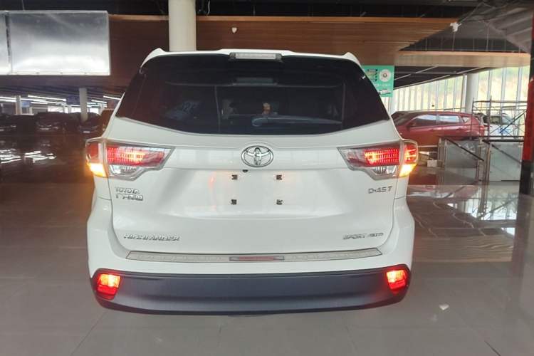 Used Toyota Highlander 2015 2.0T Four-Wheel Drive Luxury Edition 7-Seater Rear