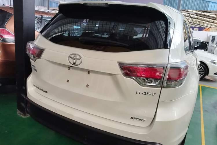 Used Toyota Highlander 2015 2.0T Two-Wheel Drive Luxury Edition 7 Seats Rear