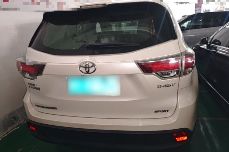 Used Toyota Highlander 2015 2.0T Two-Wheel Drive Luxury Edition 7 Seats Rear
