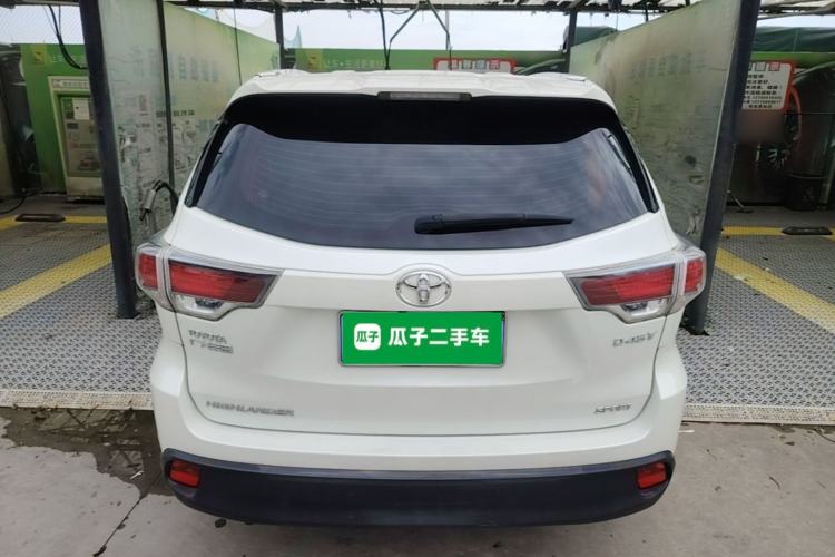 Used Toyota Highlander 2015 2.0T Two-Wheel Drive Luxury Edition 7 Seats Rear