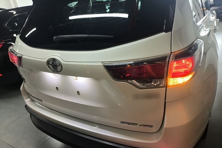 Used Toyota Highlander 2015 2.0T Four-Wheel Drive Luxury Edition 7-Seater Rear