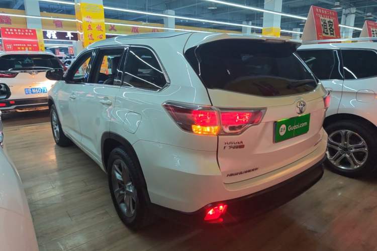 Used Toyota Highlander 2015 2.0T Four-Wheel Drive Luxury Edition 7-Seater Rear Left 45 Deg